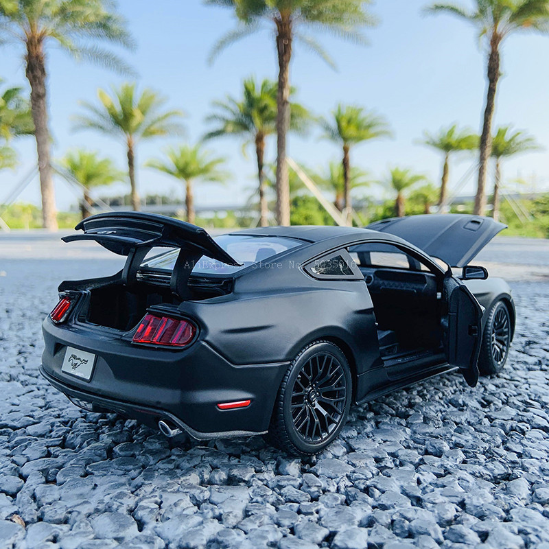 new Maisto 1:18 2015 Ford Mustang GT sports car Alloy Retro Car