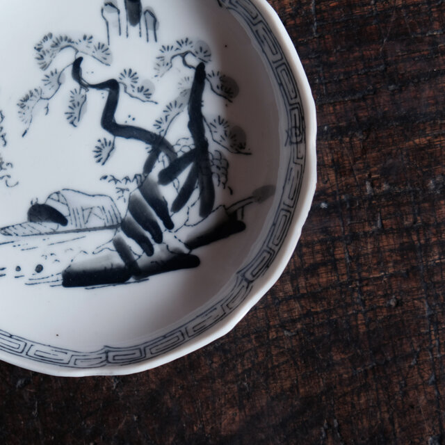 黒染付で素敵◇漢文と風景。瀬戸焼 黒染付印判小皿 骨董・antiques 古