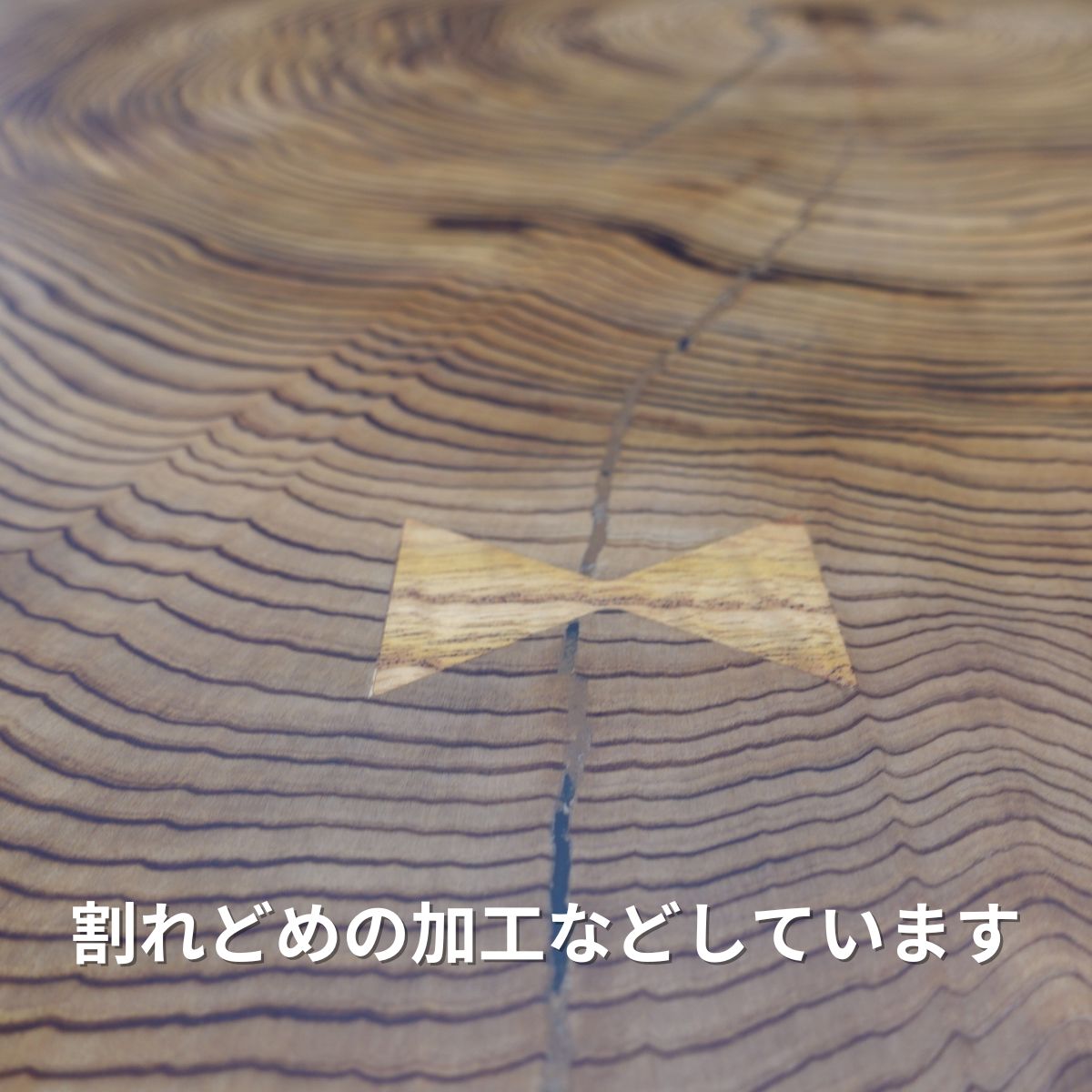 樹齢約100年の小国杉を使用した直径100センチ程の丸太テーブル | 大川