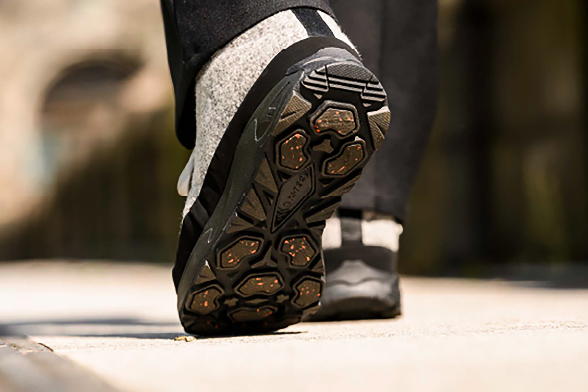 HI-TECのウインターシューズはガラス繊維配合ソールでアイスバーンも