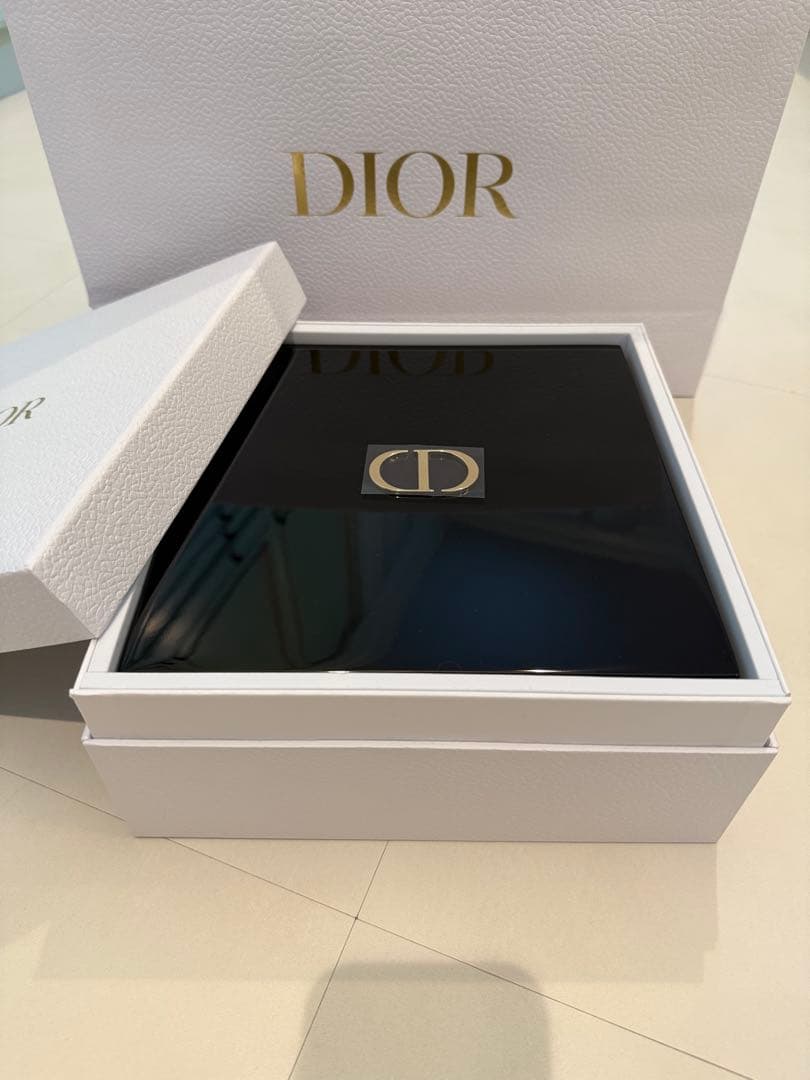 クリスチャンディオール　プレステージVIP顧客限定品　高級ケース Christian Dior Wardujuy Tote Bag Novelty Red VIP Customers Japan